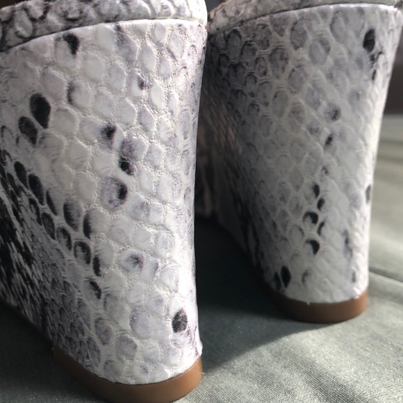 New LOUISE ET CIE Quinley Wedge Sandal - Picture 4 of 8